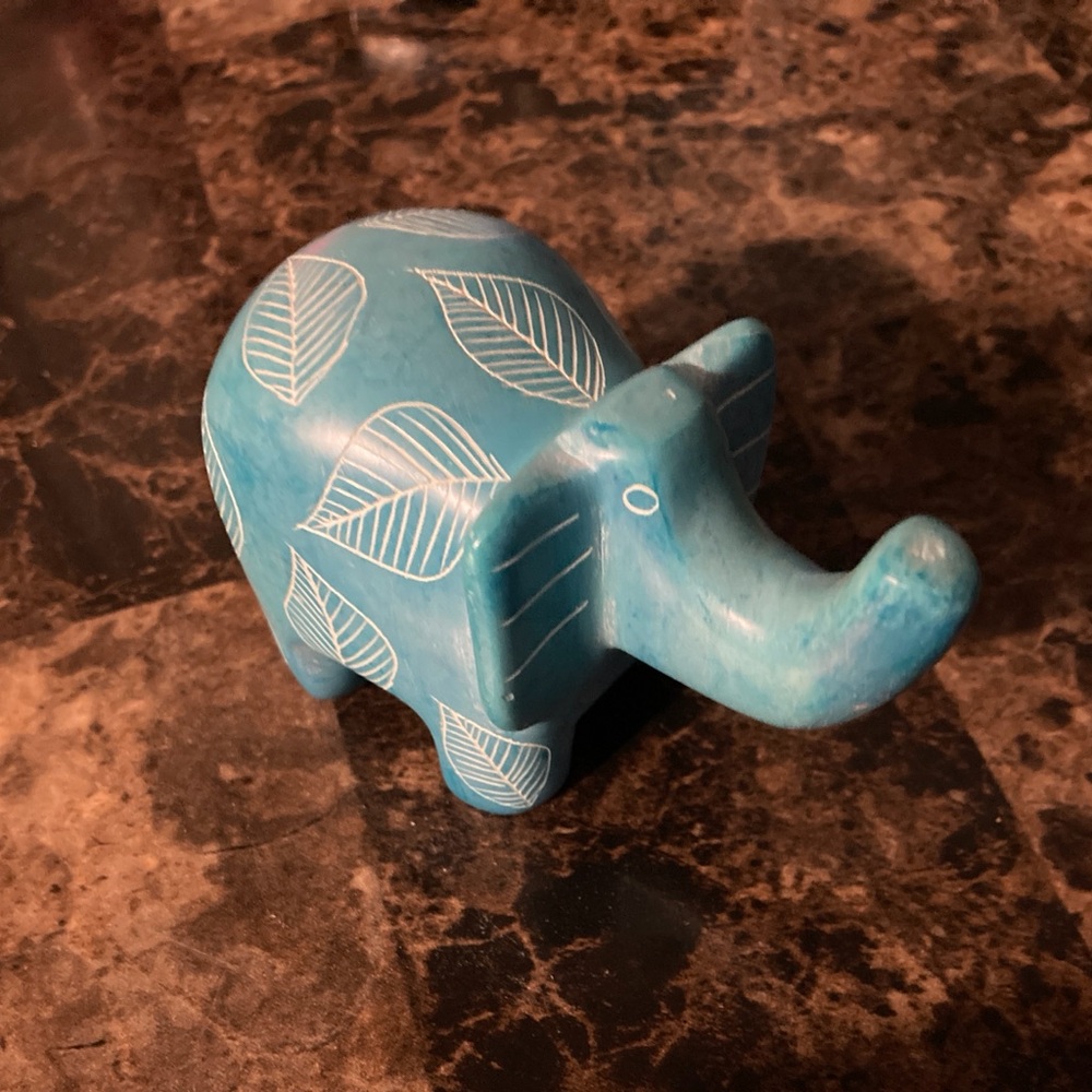Hand-carved soapstone elephant tinted a charming turquoise with white detailing - Picture 2 of 6
